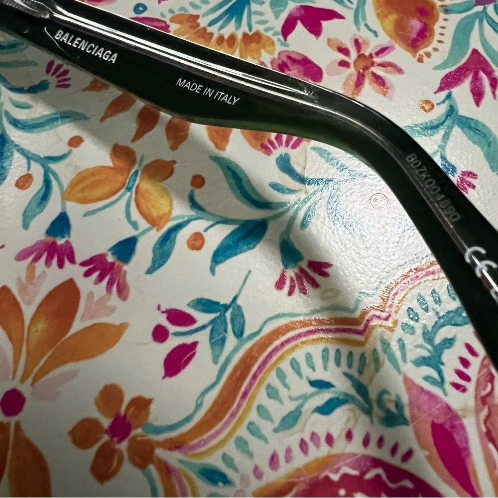 New Pair of Balenciaga Green Sunglasses - Picture 4 of 5